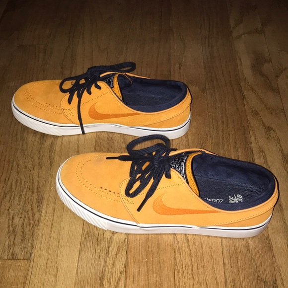 Nike Shoes - Picture 2 of 8